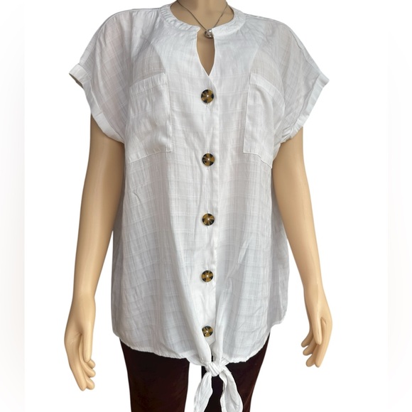 Chic White Button-Down Women's Shirt - Picture 1 of 11
